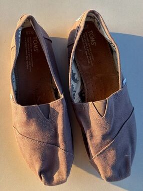 Tom’s gray slip on loafer shoes size women’s 10